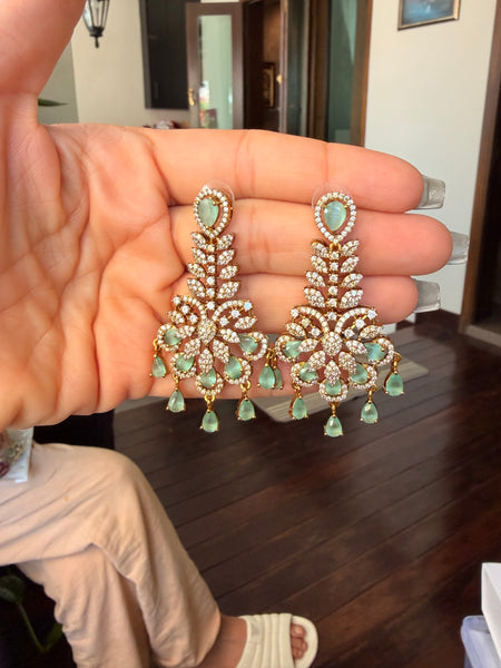 DAZZLE Pastel Green Fine Raindrop Style Necklace Set