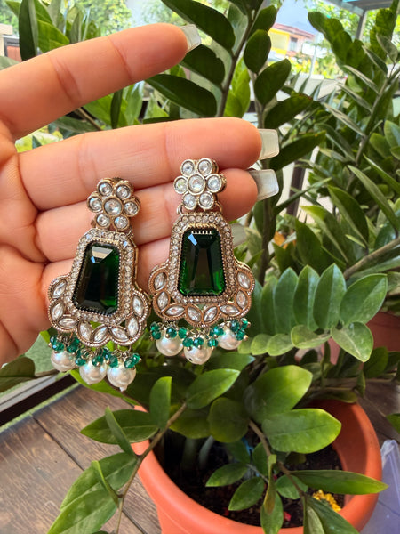 SAREEQUEEN Green Pearl Beaded Pendant Necklace Set