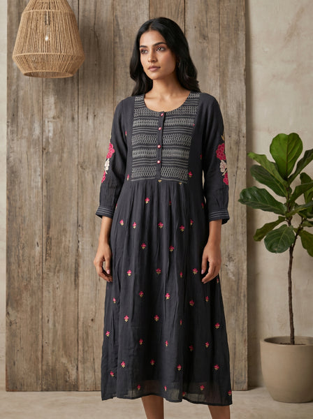 ALORA Midnight Bloom Embroidered Midi Dress - L/XL/2XL