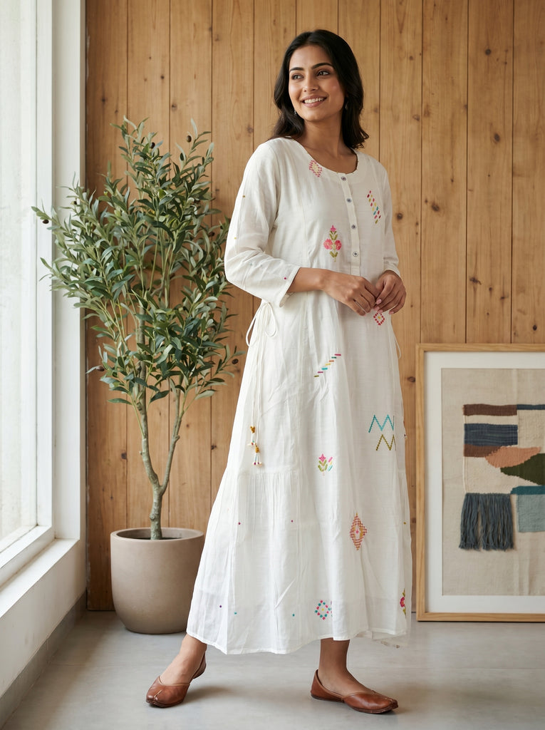 ALORA Ivory Folk Embroidered Midi Dress - M/XL