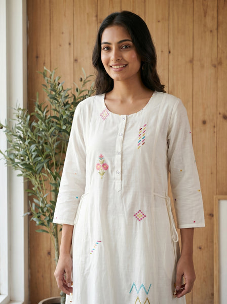 ALORA Ivory Folk Embroidered Midi Dress - M/XL