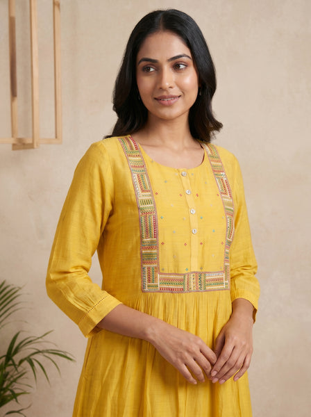 ALORA Golden Folk Embroidered Midi Dress - L/XL