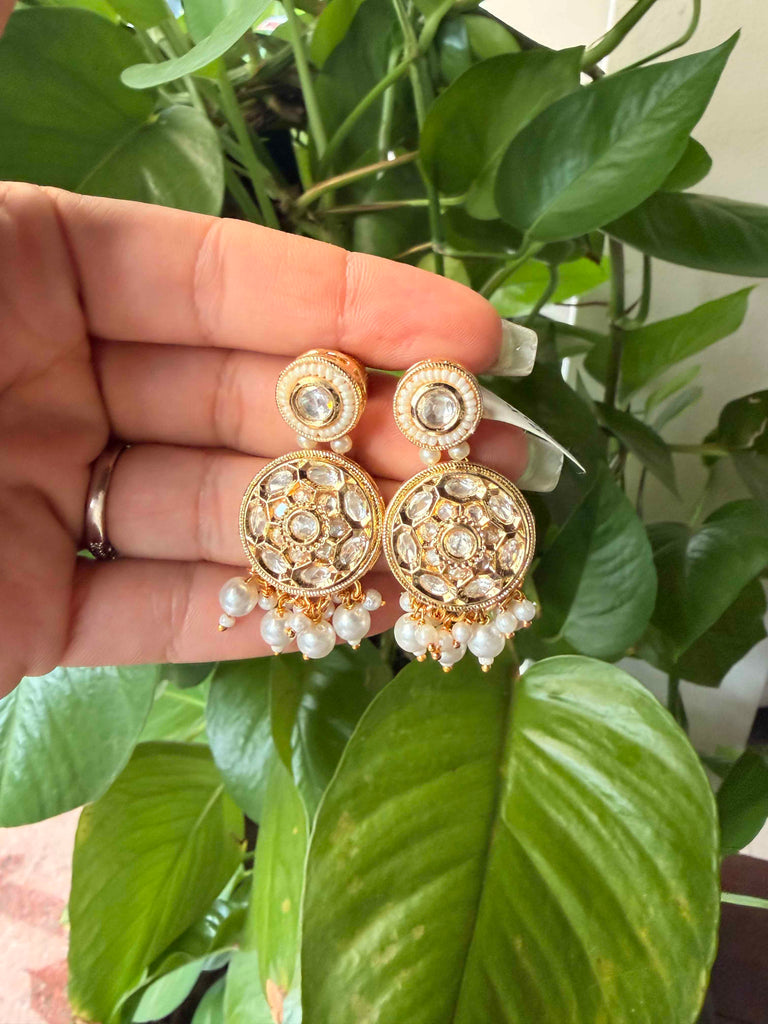 MEERA Kundan Small Chandbali Earrings X Pearl