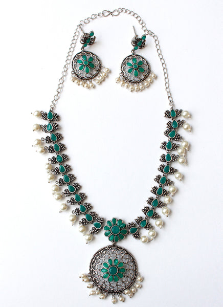 silver_necklace