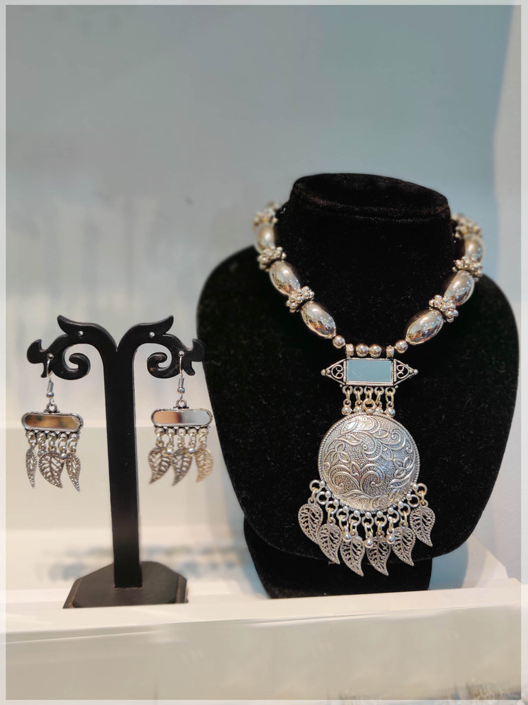 silver_oxidised_necklace